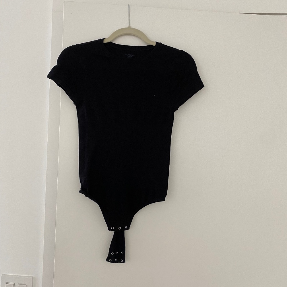 new black yummie short sleeve bodysuit brand new